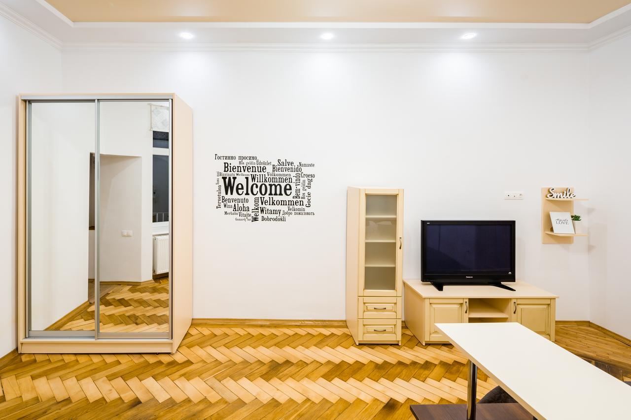 Bright And Cozy Apart With Balcony Lviv Bagian luar foto