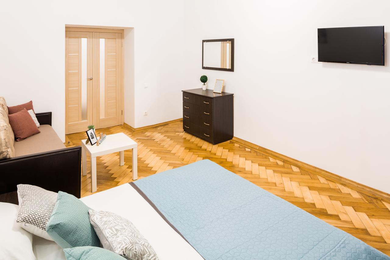 Bright And Cozy Apart With Balcony Lviv Bagian luar foto