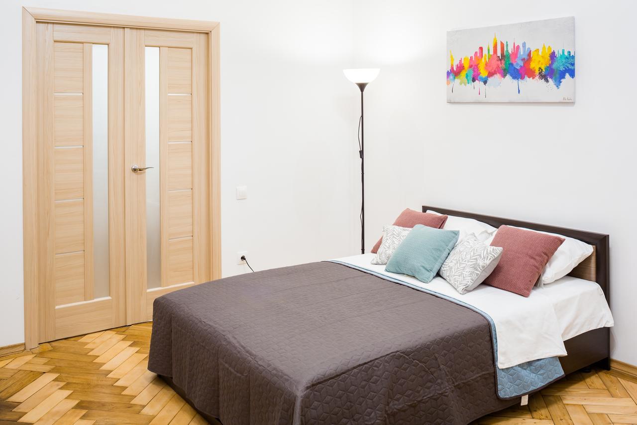 Bright And Cozy Apart With Balcony Lviv Bagian luar foto