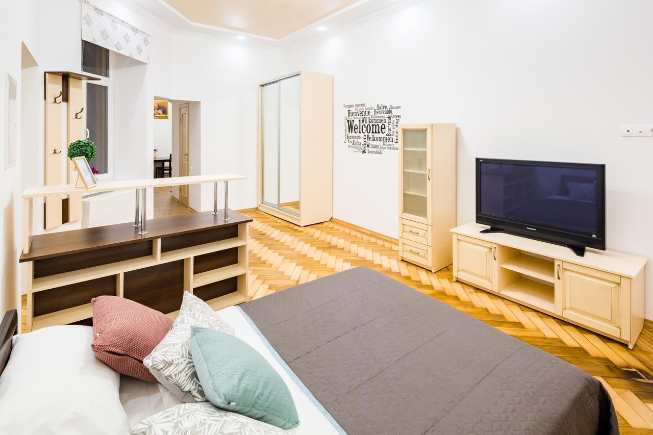 Bright And Cozy Apart With Balcony Lviv Bagian luar foto