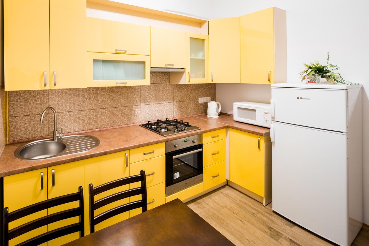 Bright And Cozy Apart With Balcony Lviv Bagian luar foto