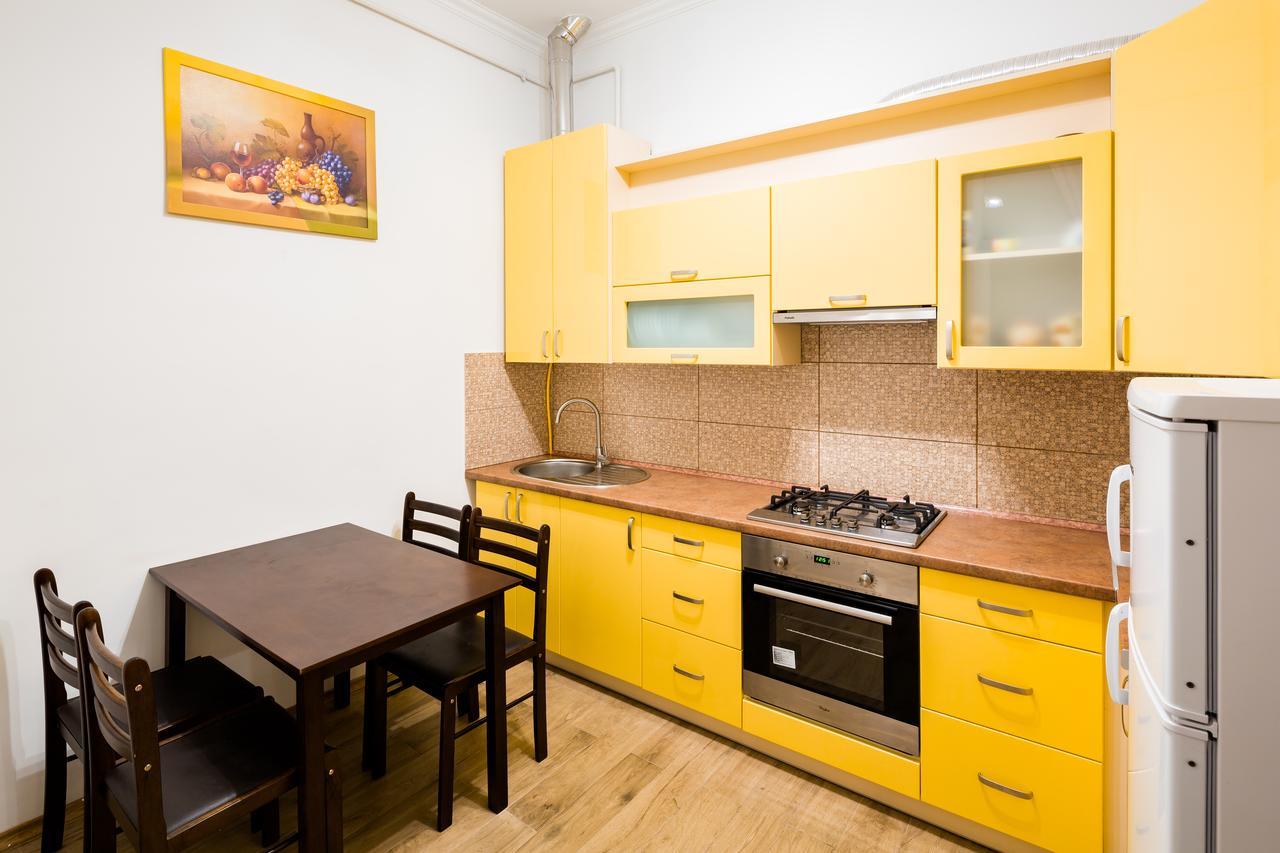 Bright And Cozy Apart With Balcony Lviv Bagian luar foto